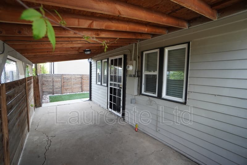 Sheridan House: 4088 S Clay St