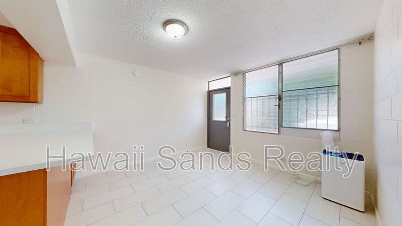 Honolulu House: 39 Hialoa St