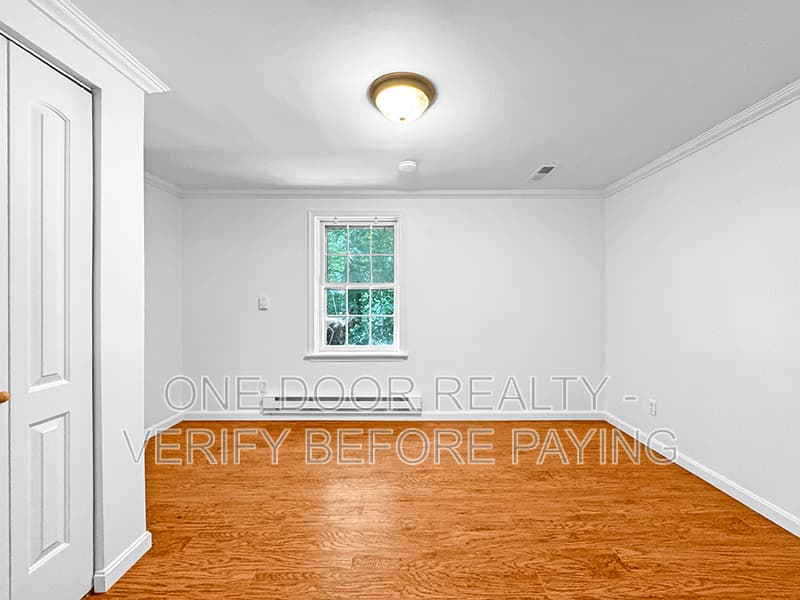Williamsburg House: 712 Powell Street