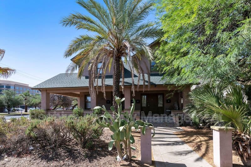 Phoenix House: 1301 W Monroe St