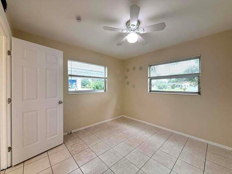 Fort Myers House: 2985 Saint Charles Street
