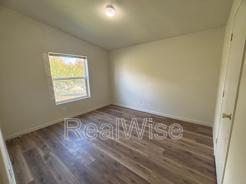 Winston House: 120 Woodland Dr