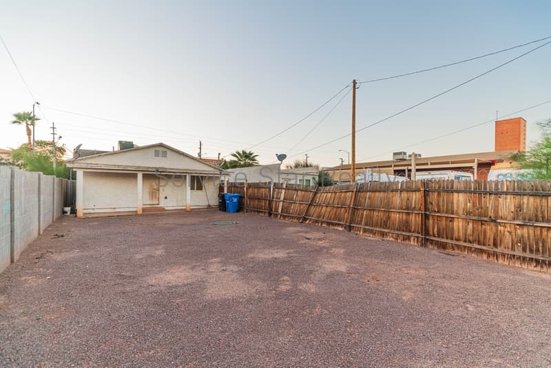 Phoenix House: 337 N 15th Ave