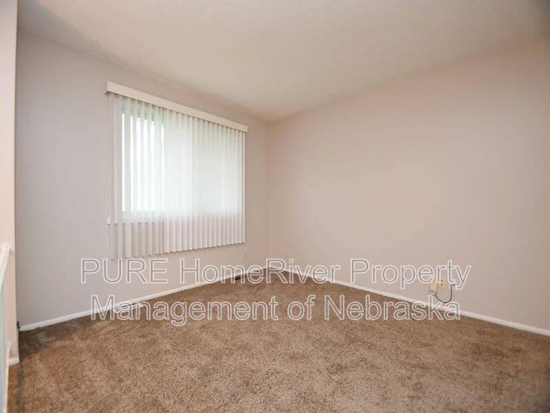 Omaha House: 2511 N 143rd Ave