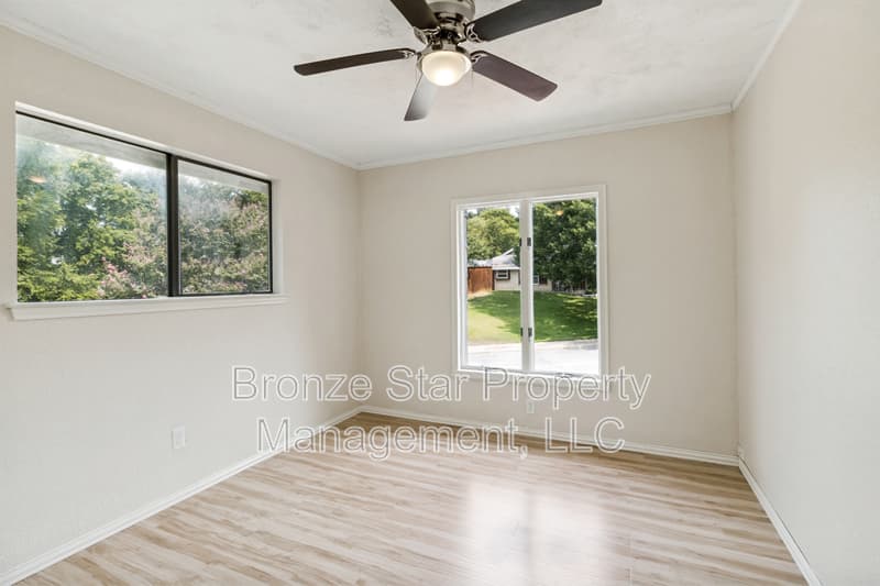 Dallas House: 4710 Fallon Place