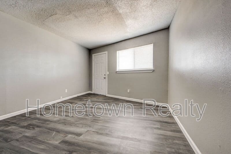 Edmond Condo: 1012 Chartrand Ave