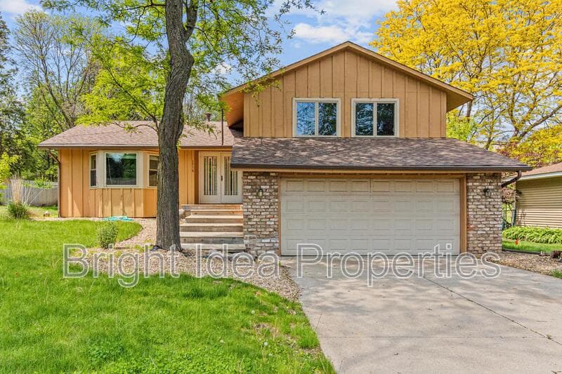 Woodbury House: 1716 Evergreen Drive