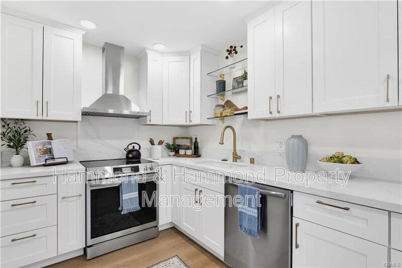 West Hollywood Condo: 970 Palm Ave.