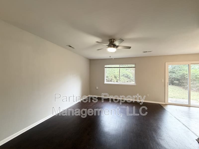 Fayetteville House: 408 West Nightingale Circle