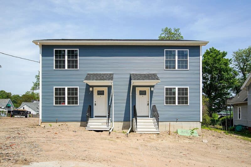Holyoke Condo: 2 1/2 Vernon St