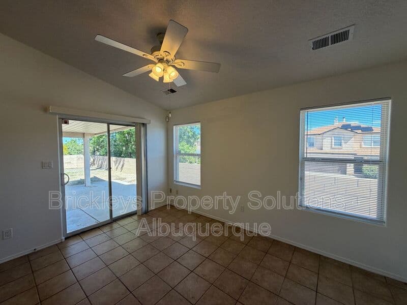 Albuquerque House: 5411 Monterey Cove Ave NW