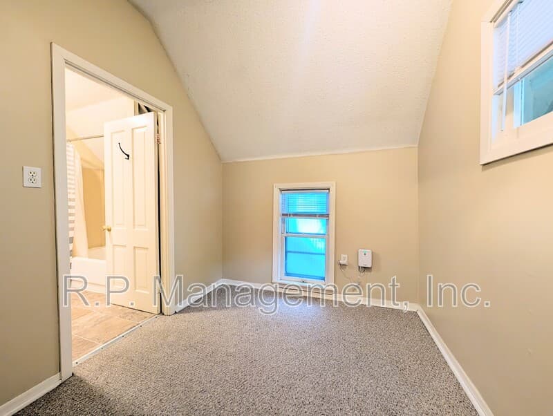 Saint Paul Condo: 2048 Carroll Ave