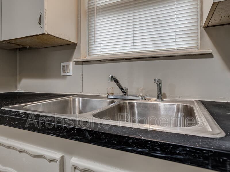 Midwest City House: 1309 Hickory Lane