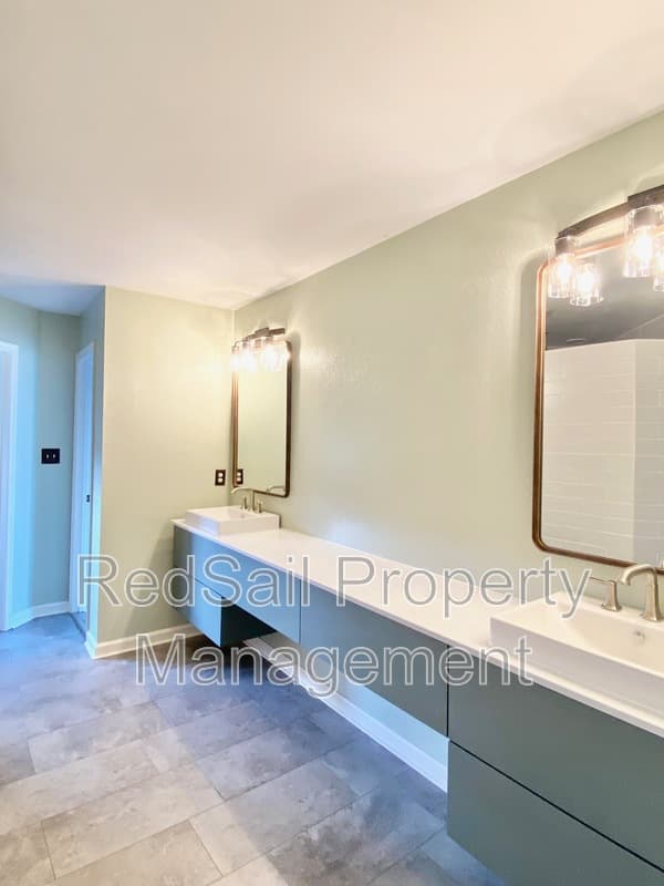 Poquoson House: 256R Hunts Neck Rd