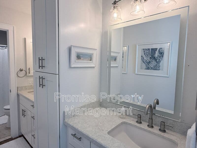 Oceanside Condo: 910 N Pacific Street