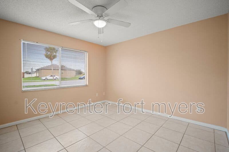 Cape Coral House: 4406 Santa Barbara Blvd
