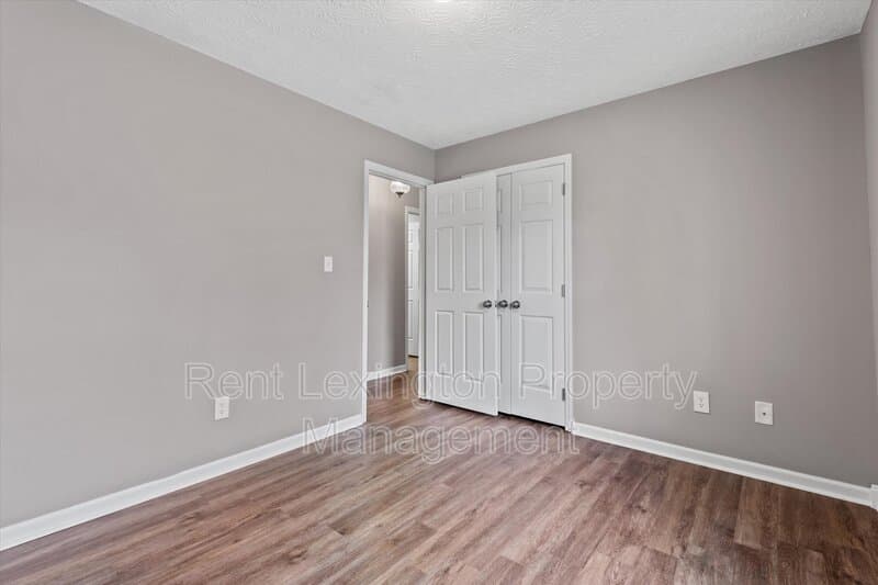 Lexington House: 3534 Cave Hill Place
