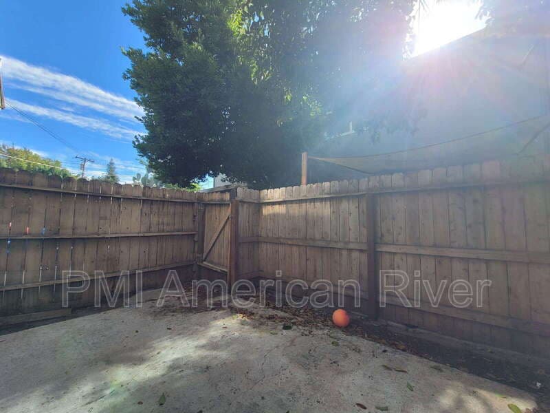 Sacramento House: 5618 Hillsdale Blvd