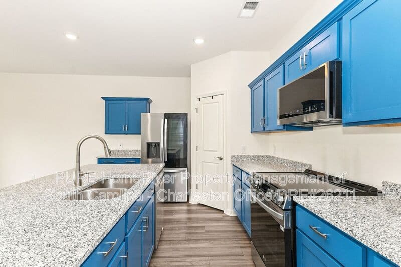 Summerville House: 484 Pender Woods Dr