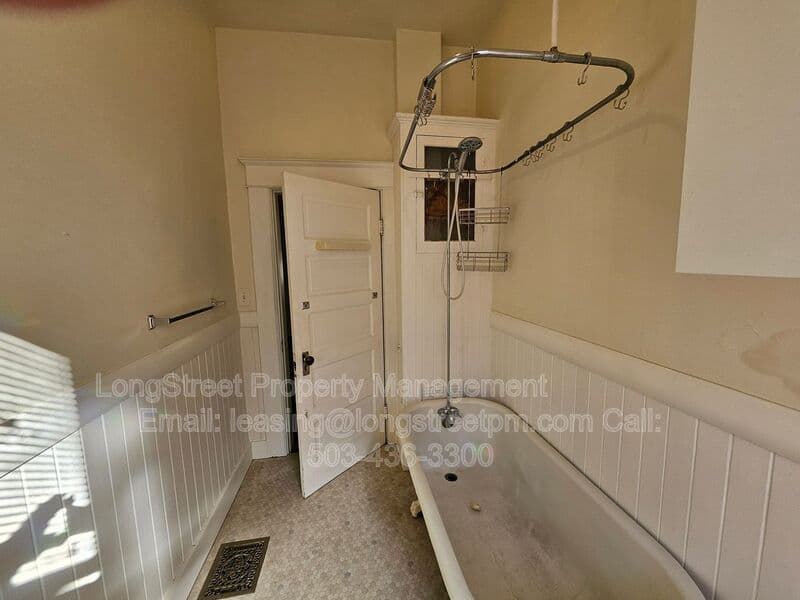 Milwaukie House: 2535 SE Monroe St