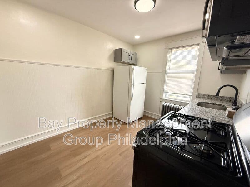 East Lansdowne Condo: 171 Lewis Ave