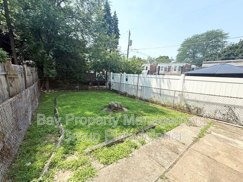 Collingdale House: 242 Pusey Ave