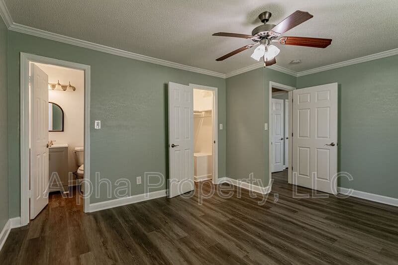 Greer House: 206 E Arlington Ave