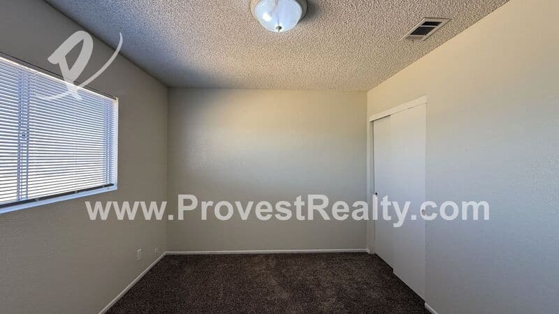 Apple Valley House: 22544 Sioux Rd