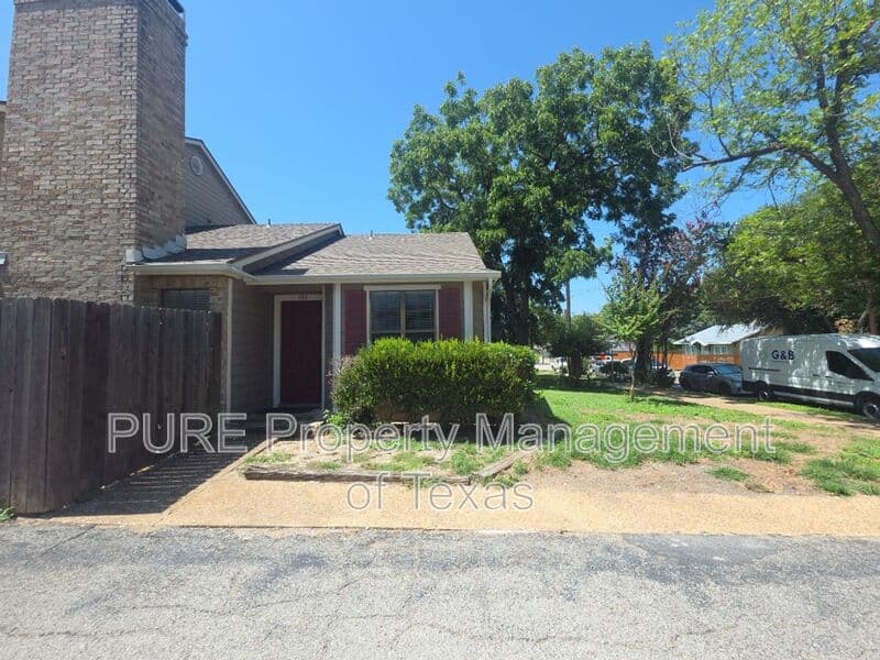 Austin House: 2907 Pearl St