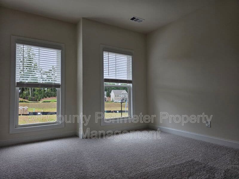 Cumming House: 137 Birch Tree Way
