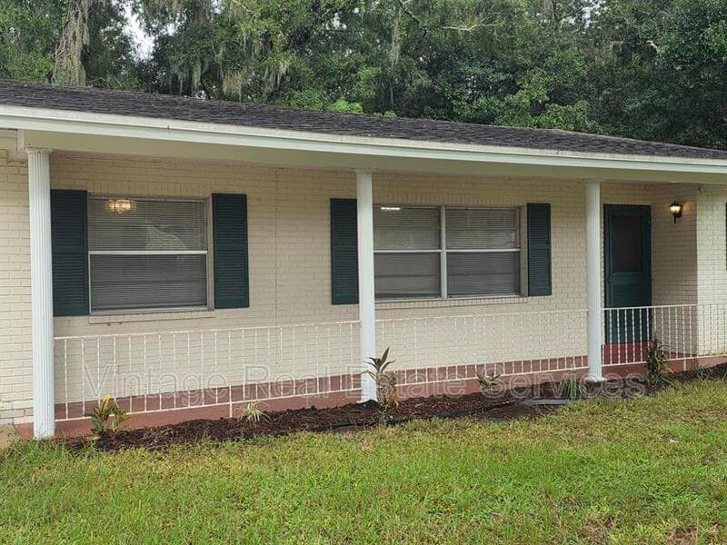 Lakeland House: 1028 Wildwood W