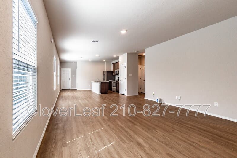 Elmendorf House: 14635 Hackamore Way