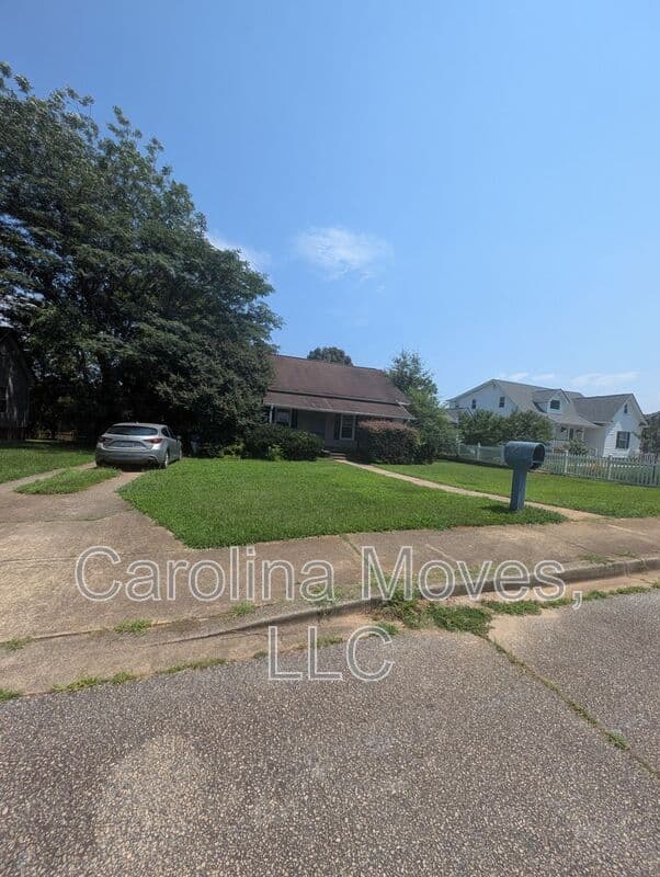 Greenville House: 38 Blake St