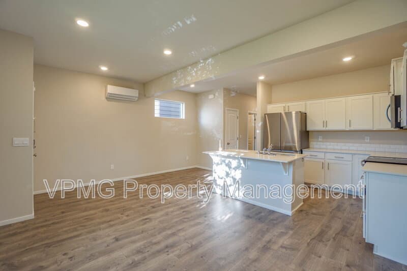 Vancouver House: 2641 Northeast 115th Plaza