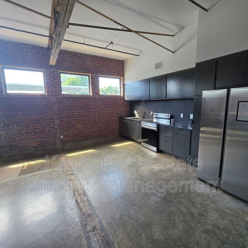 Lafayette House: 136 E Cypress St
