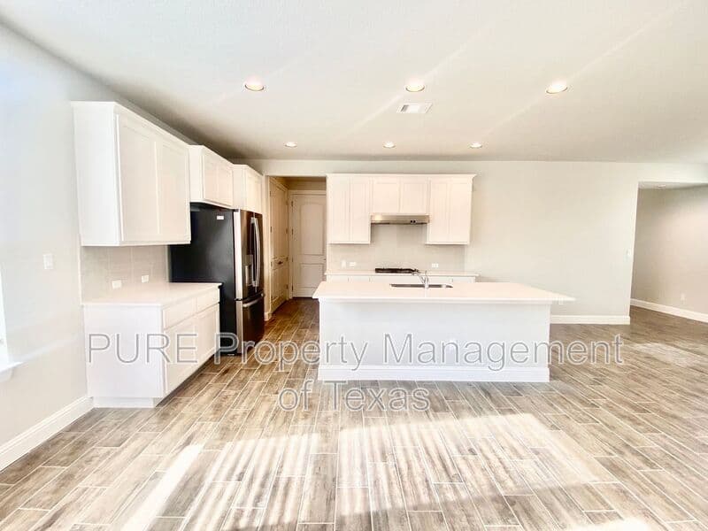 Georgetown House: 204 Riverhill Cv