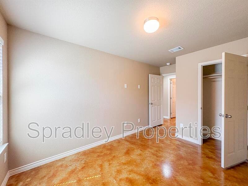 Belton Condo: 1040B Mason Dr