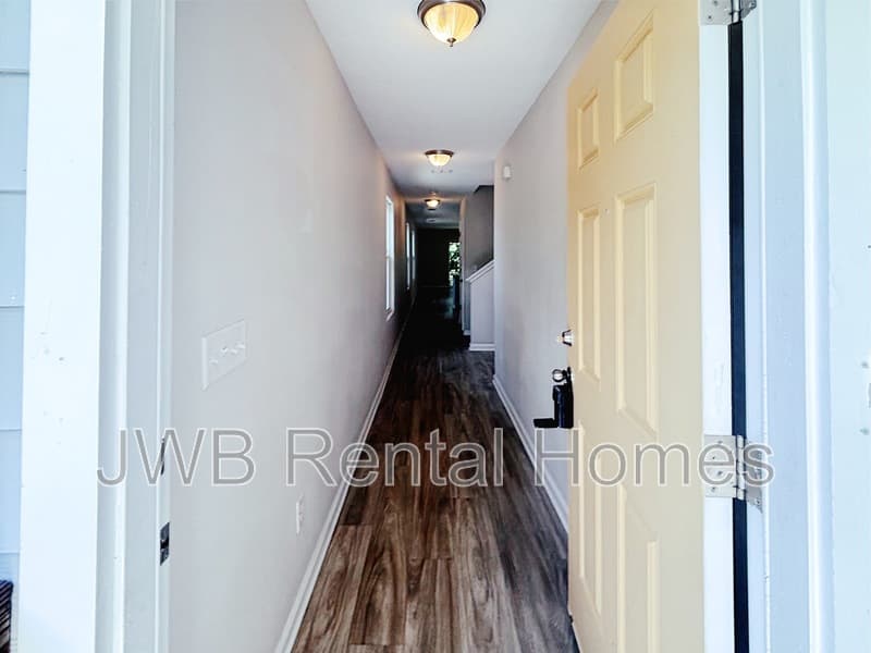 Jacksonville House: 8585 Jasper Ave
