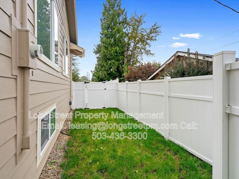 Portland House: 2812 NE Bryant St