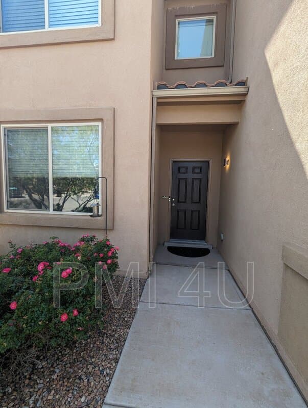 Albuquerque House: 2035 Ferndale DR SE