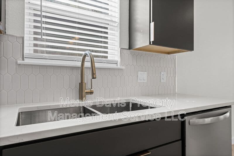 Austin Condo: 1802 Springdale Rd