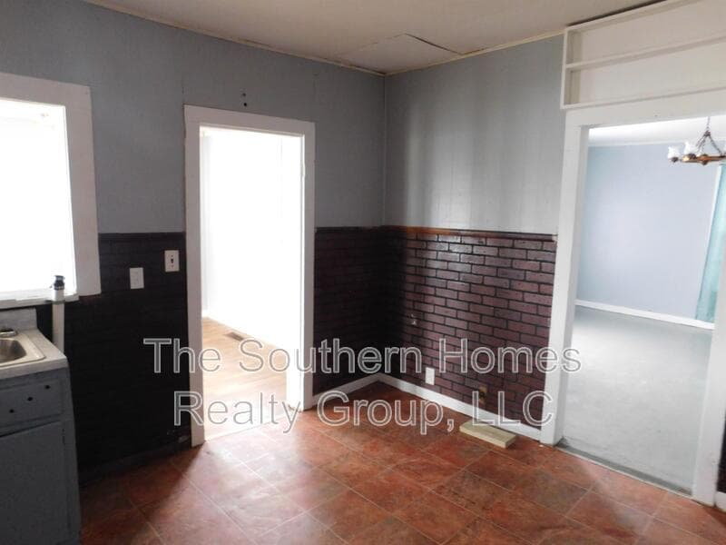 Sweetwater House: 1402 Broad Street