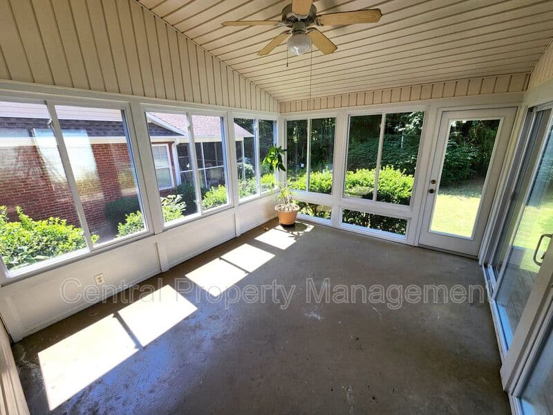 Moore House: 303 Rexford Drive
