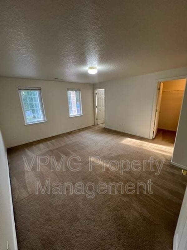 Vancouver House: 6402 NE 139th Ct