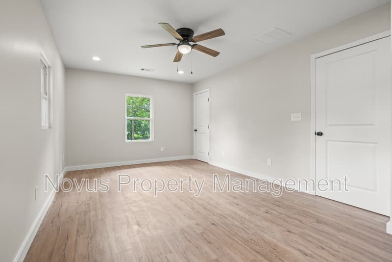 Carrollton House: 320 Adamson Avenue