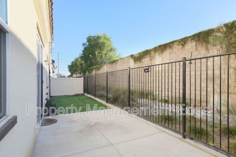 Menifee House: 26562 Brightstone Dr