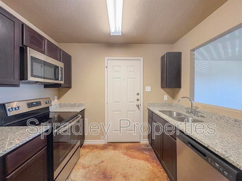 Belton Condo: 1004B Menard Ct