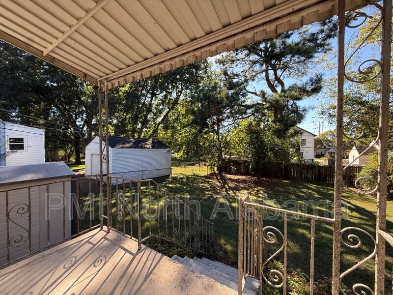 Huntsville House: 2026 Vanderbilt Dr SW