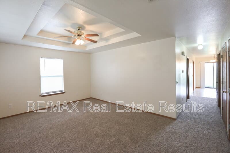 Rogers Condo: 2223 W Roselawn St