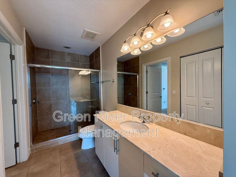 Jacksonville House: 1431 Riverplace Boulevard